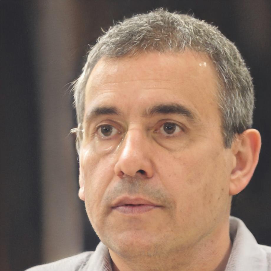 Dr. Marcus Weber, Finanzanalyst